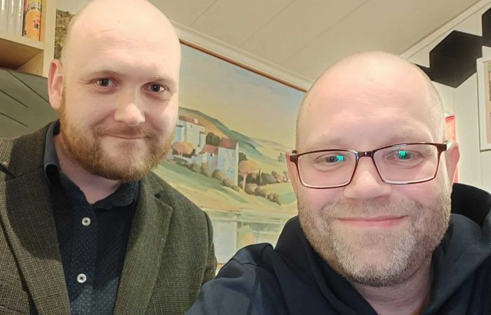 Fersk redaktør i DinBedrift, Henrik Gimle Holm, og podcastvert Klaus Jakobsen i deres første Næringspolitiske samtale. Foto: Klaus Jakobsen