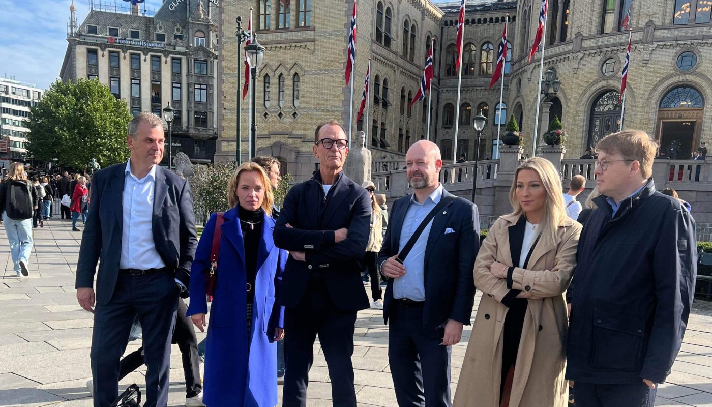SMB Norge, ledet av administrerende direktør Jørund H. Rytman, tar initiativ til et næringslivsopprør. Morten Wiese (fra venstre), Ksenia Stanishevski, Pål Atle Skjervengen, Jørund H. Rytman, Donna Kastrati og Karl-Anders Grønland).